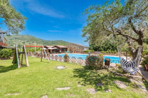Local Stone Cottage With Shared Pool - Happy Rentals